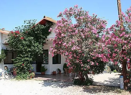 אתר נופש Argolic Strand Camping